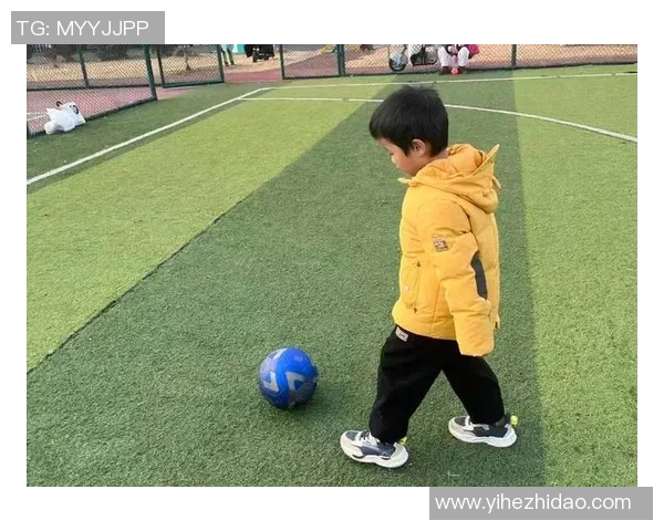 足球耍孩子的乐趣与成长探索让孩子在运动中快乐成长